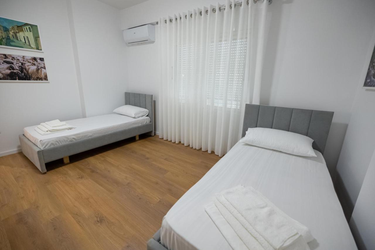 Victoria Lungomare Apartment Vlore Ngoại thất bức ảnh