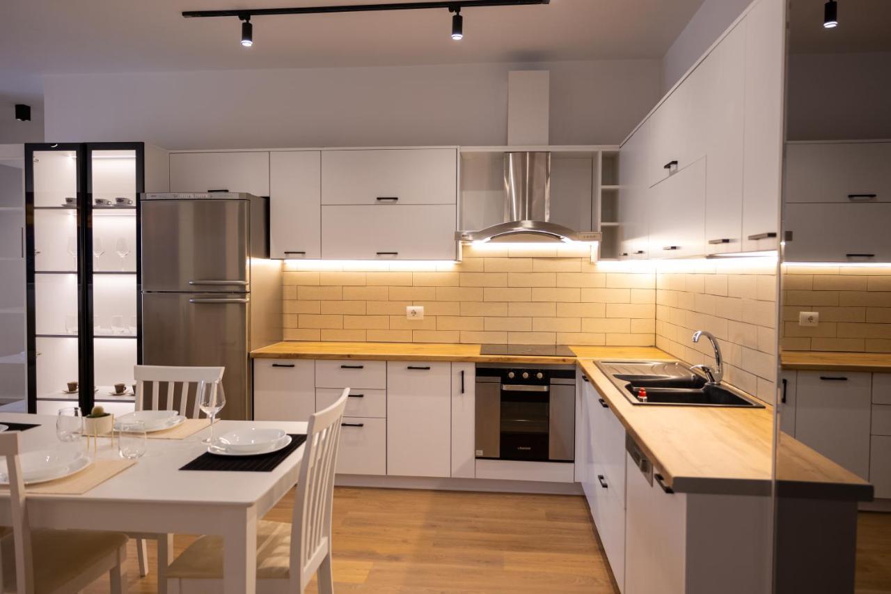 Victoria Lungomare Apartment Vlore Ngoại thất bức ảnh