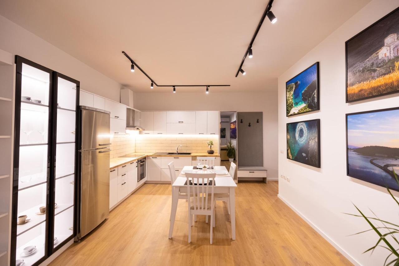 Victoria Lungomare Apartment Vlore Ngoại thất bức ảnh