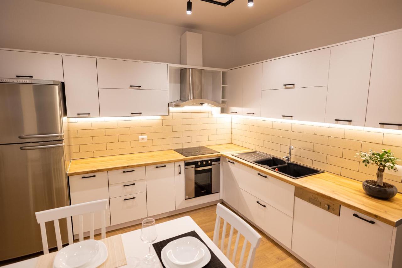 Victoria Lungomare Apartment Vlore Ngoại thất bức ảnh