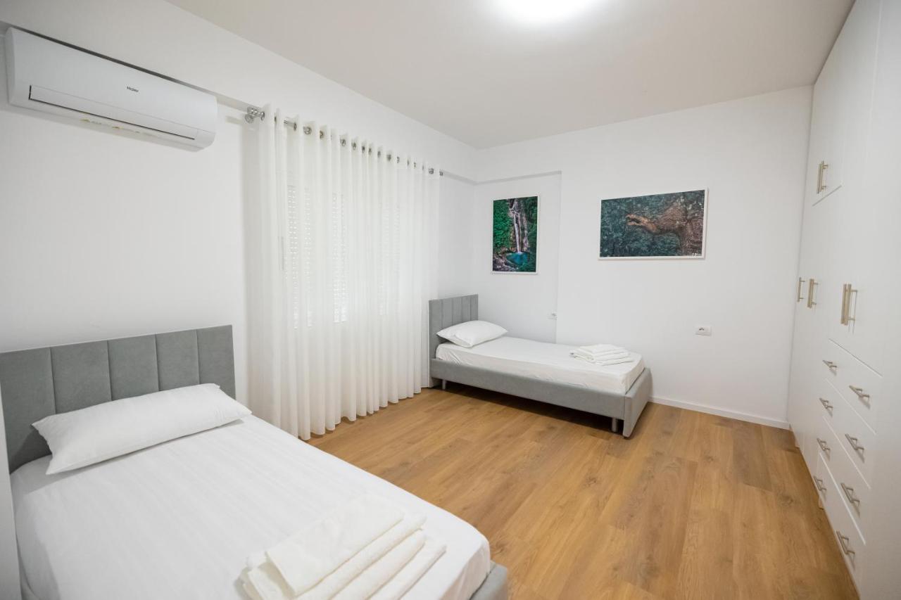 Victoria Lungomare Apartment Vlore Ngoại thất bức ảnh
