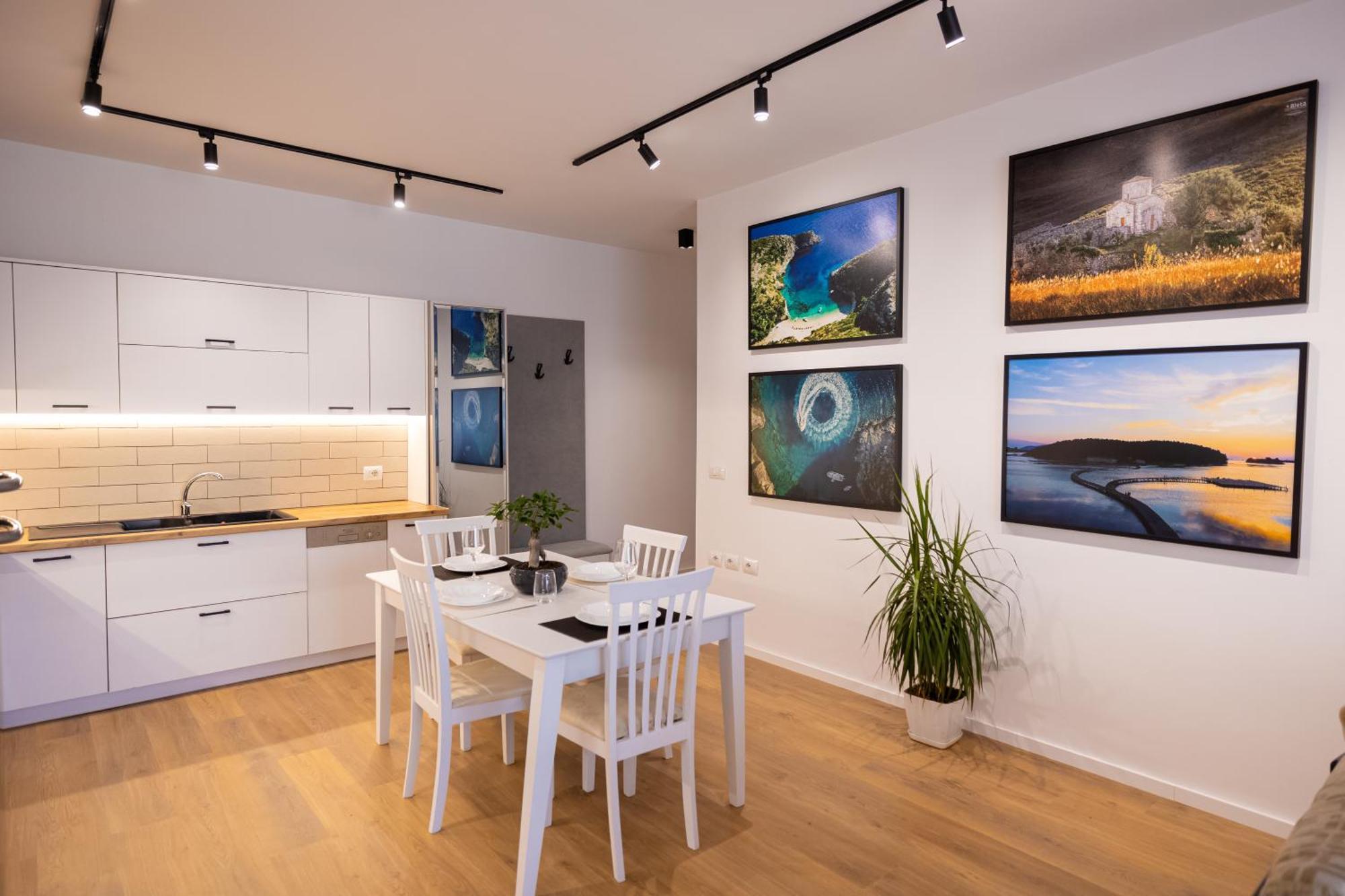 Victoria Lungomare Apartment Vlore Ngoại thất bức ảnh